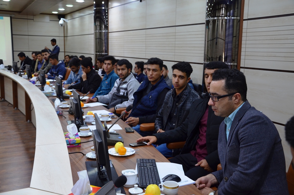 گزارش تصویری بازدید دانشجویان علوم سیاسی دانشگاه یاسوج از اتاق بازرگانی یاسوج و نشست با رئیس اتاق